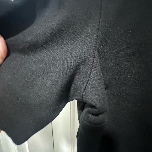 Ted Baker Blouse Crop Scallop Sleeves Crop TopBlack Size 4 EUC Large - Picture 5 of 8